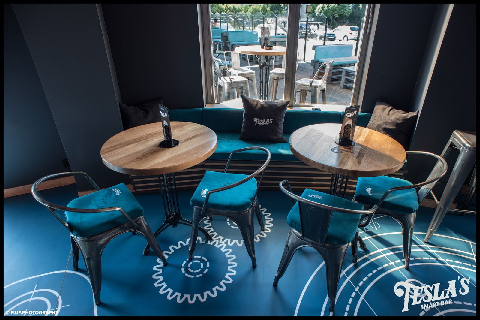 Tesla's Smart Bar