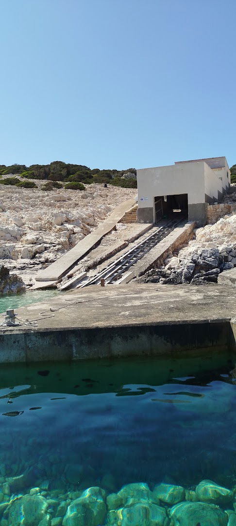 Sušac lighthouse port