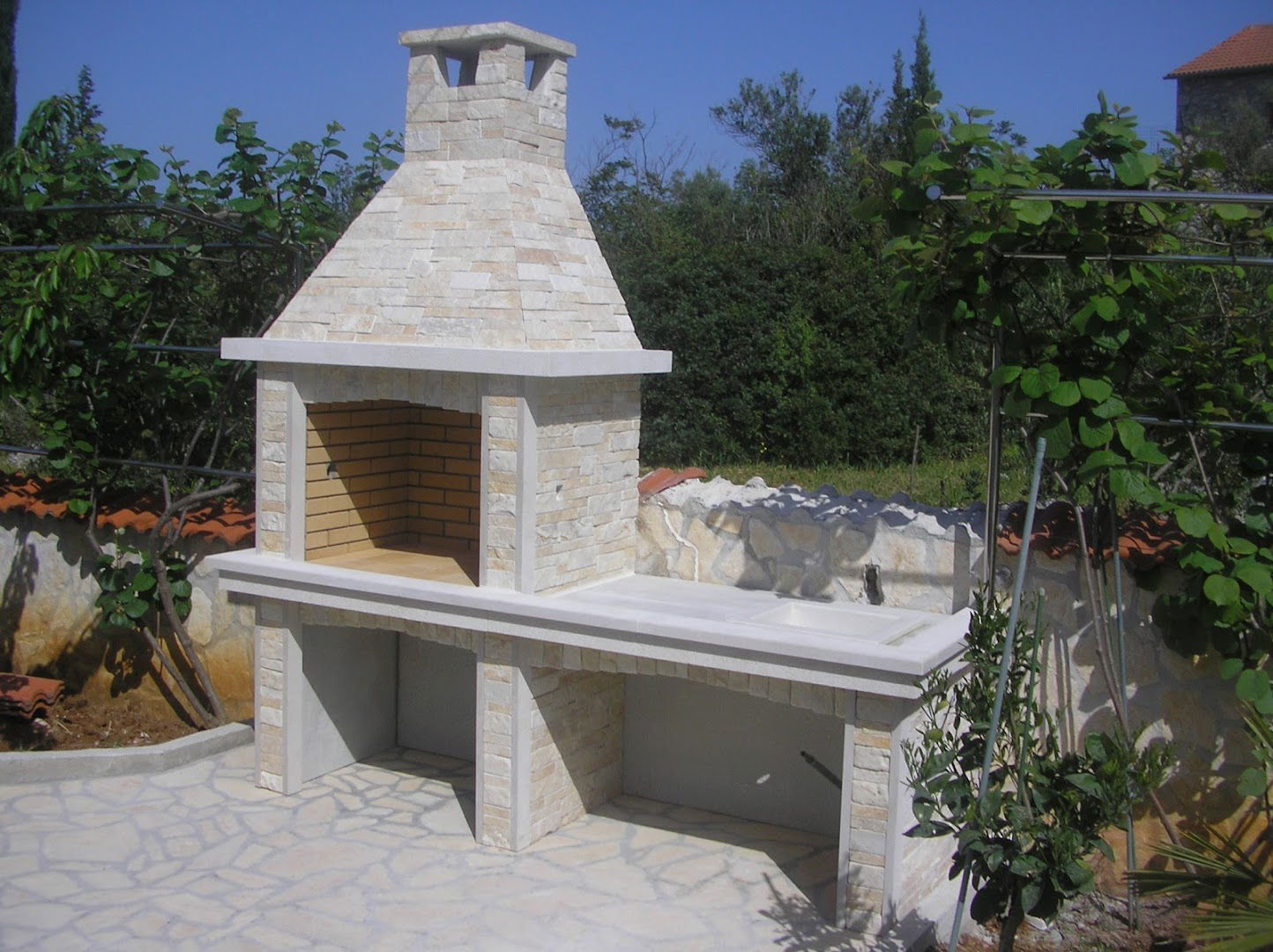 KRON DI,CEROVAC VUKMANIĆKI 55 A ! PROIZVODNJA VRTNIH KAMINA PO NARUDŽBI