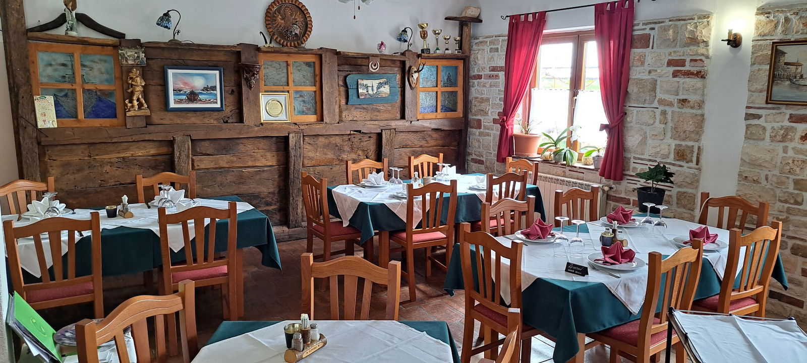 Apartments & Restaurant "Lovac"