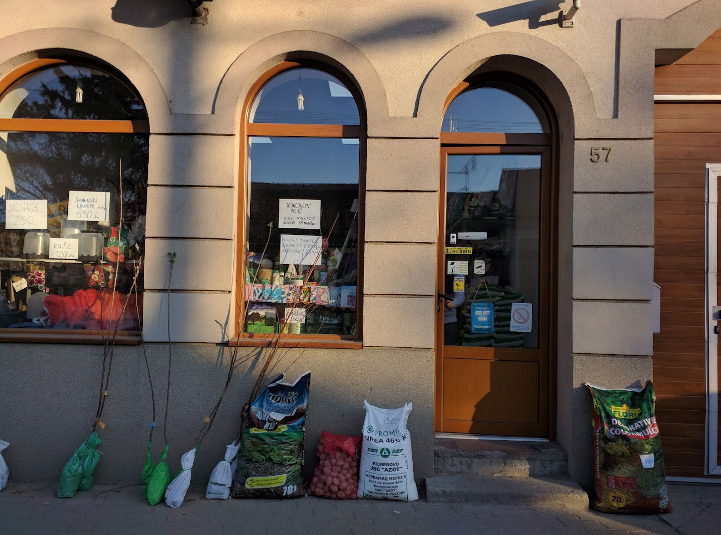 AGROUNIKUM POLJO-APOTEKA ,Telep, Heroja Pinkija 57