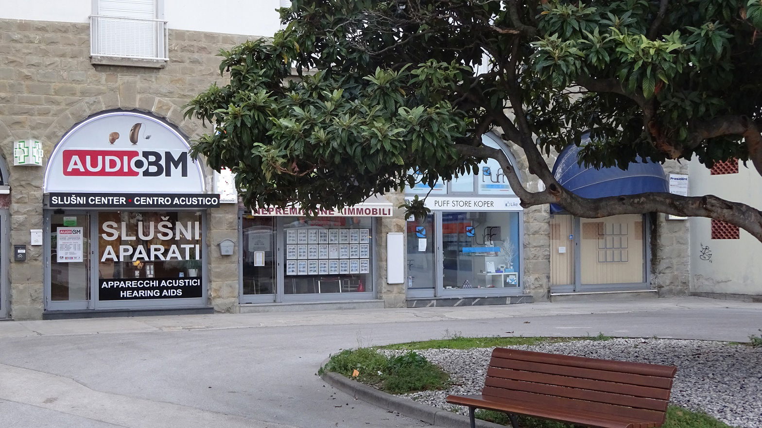 AUDIO BM slušni aparati KOPER • apparecchi acustici - centro acustico CAPODISTRIA