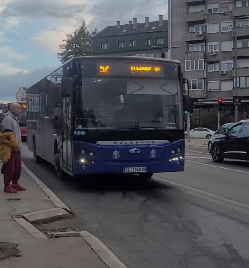 PLAVI AUTOBUS