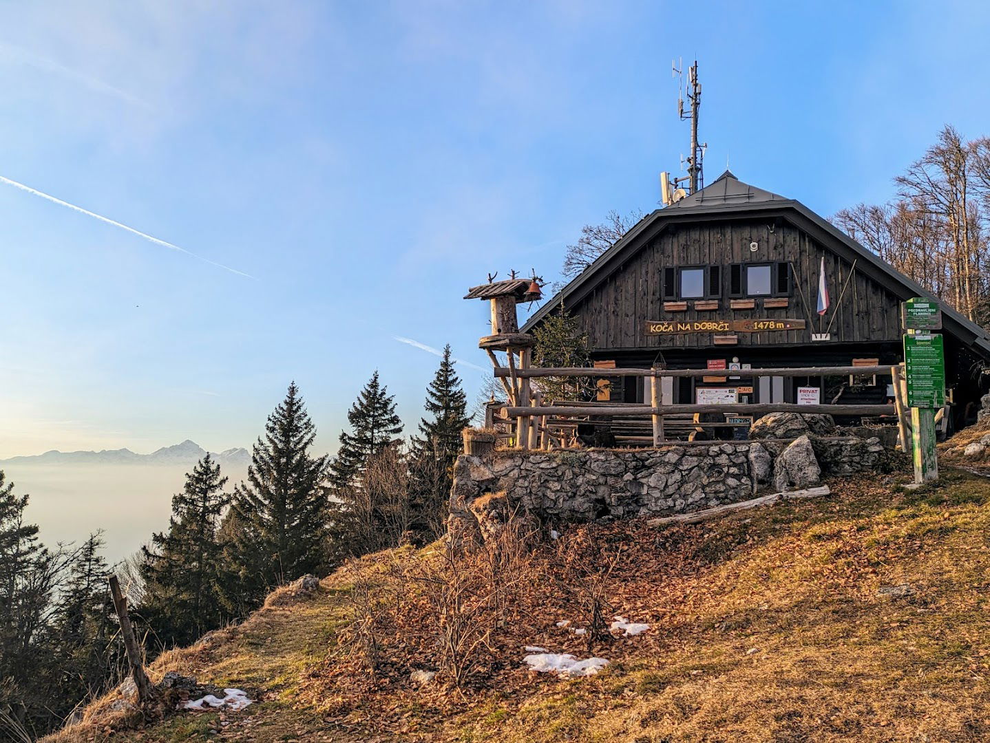 Koča na Dobrči (1478 m)