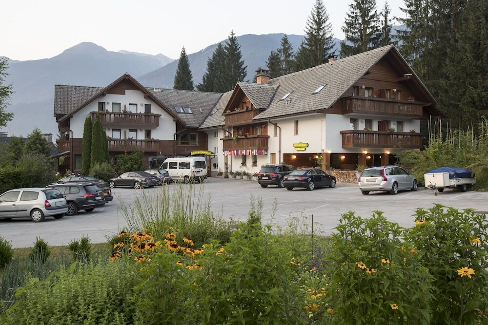 Art Hotel Kristal in restavracija pri Lovcu, BOHINJ, Bohinjsko Jezero