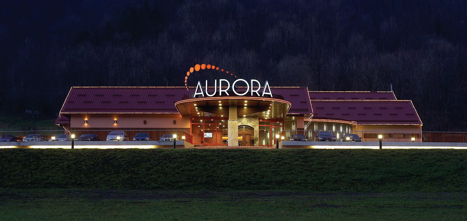 Aurora, Restaurant & Entertainment