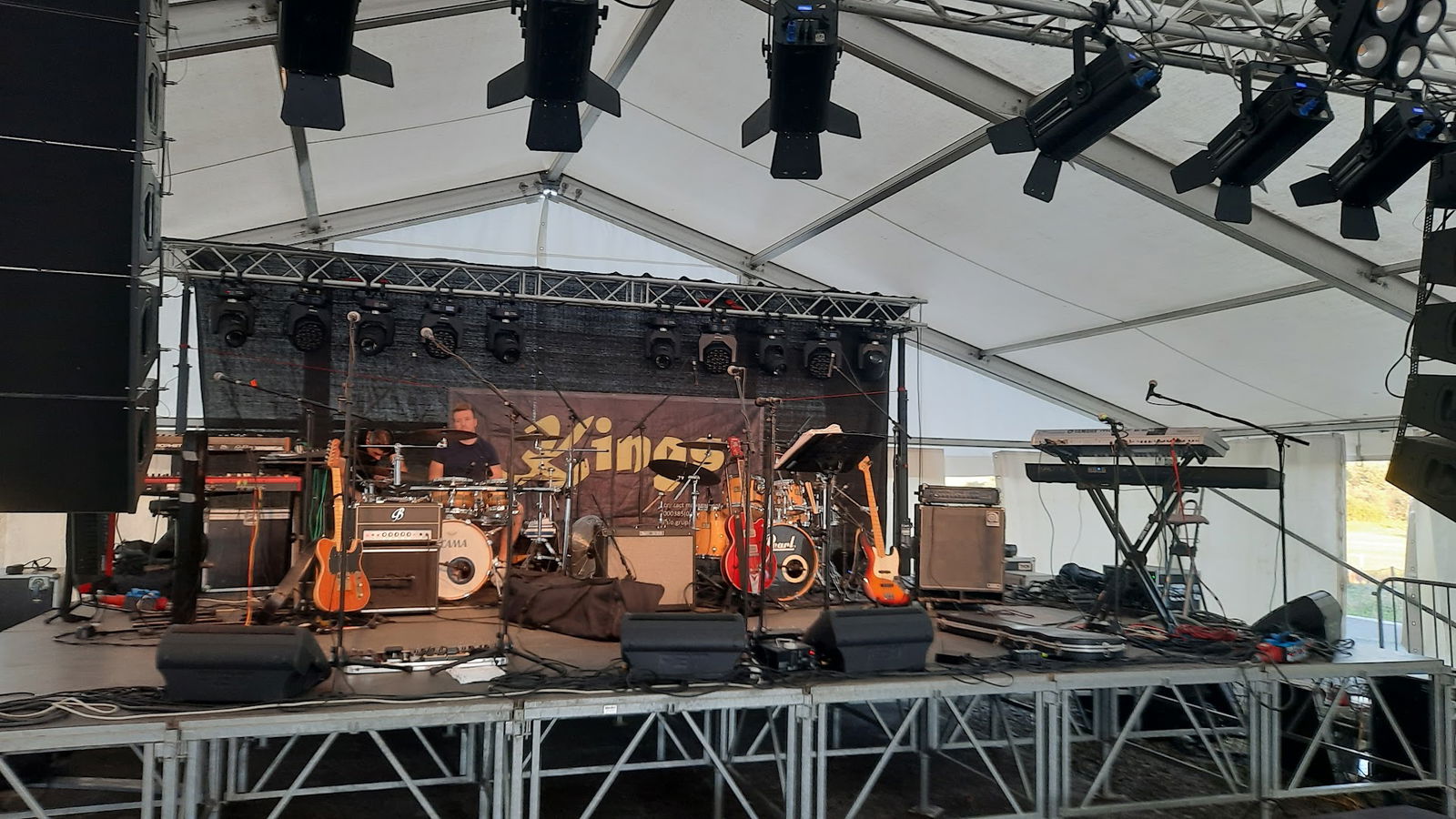 Kings bend, Elton production, music house