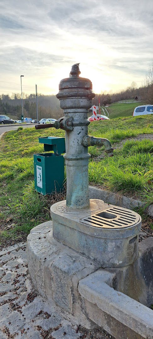 Parkirišče pri Štirni