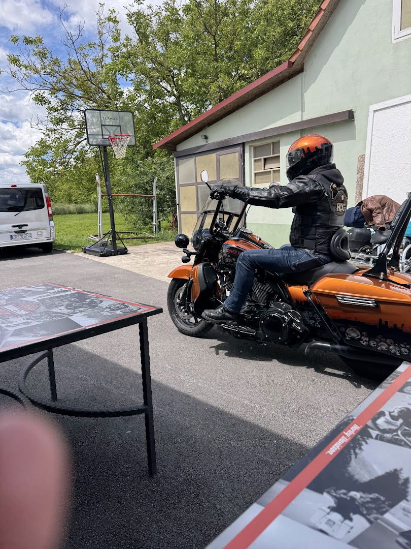 Pleter Chapter Garage