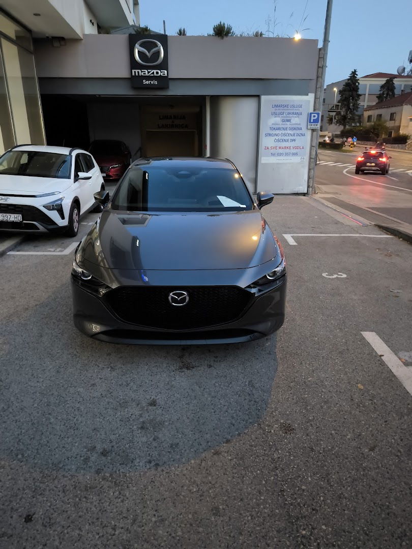 Parking Mazda Perak