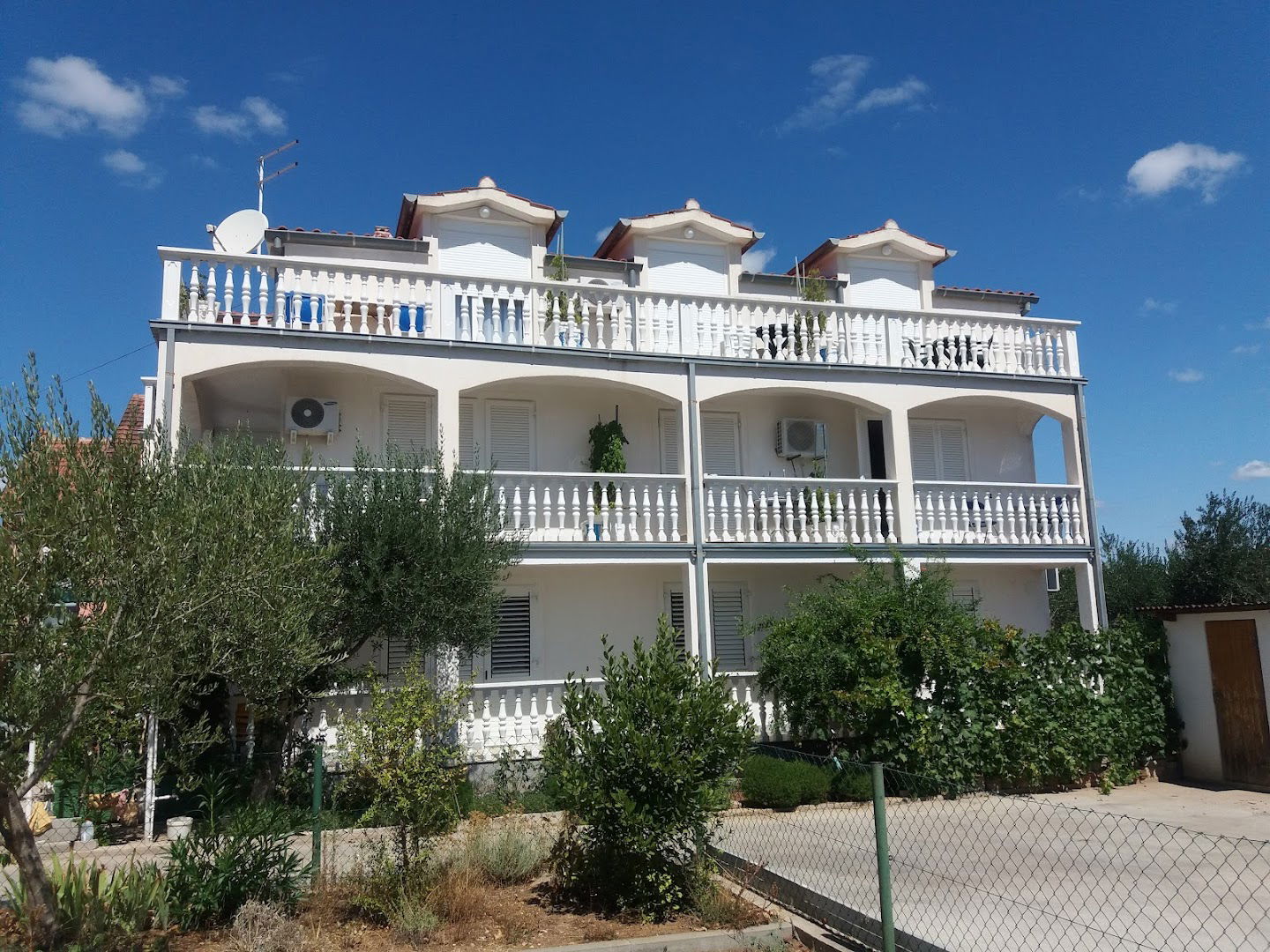 Apartments and Rooms Toni