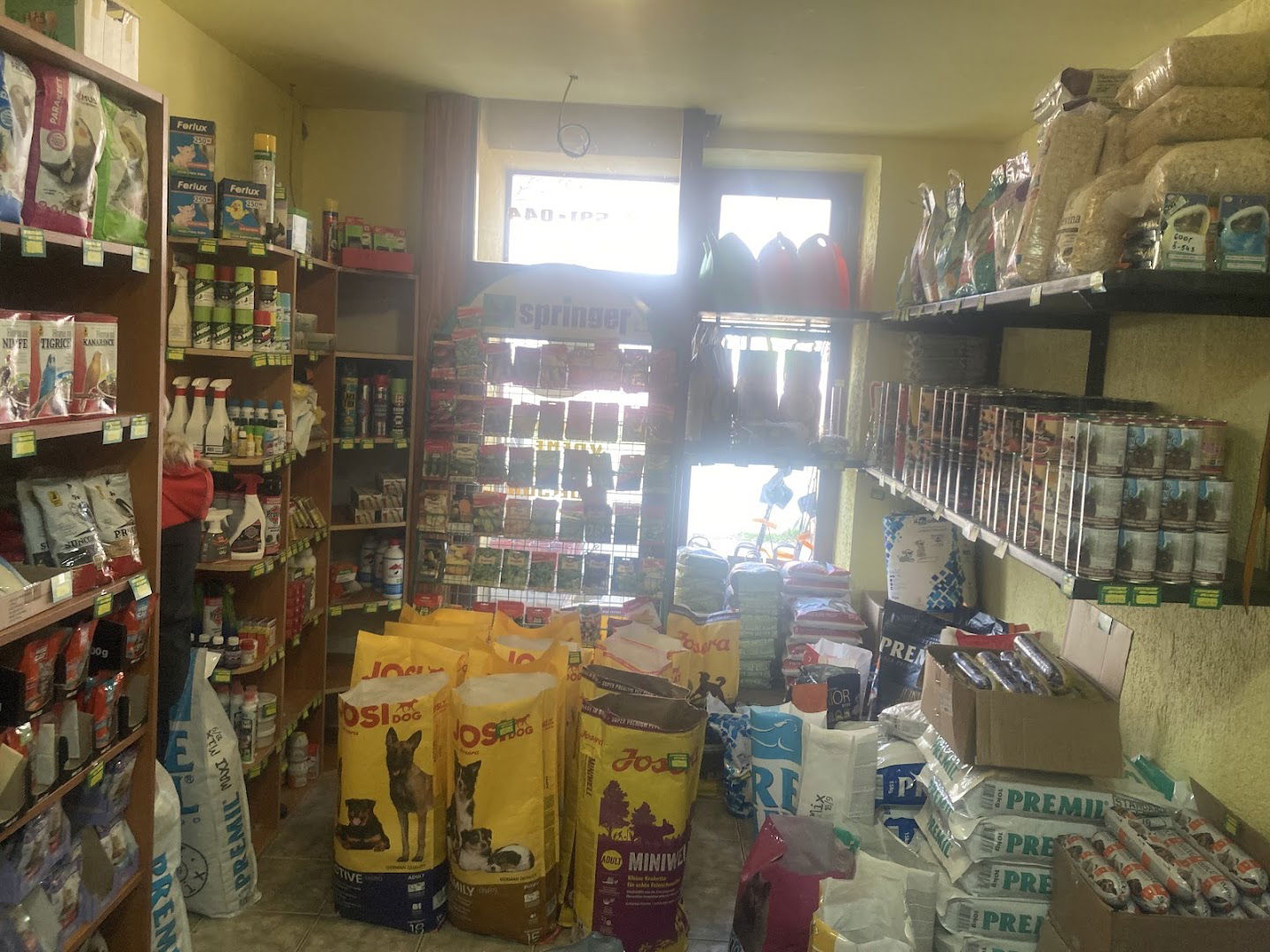 Poljoprivredna apoteka i Pet Šop, AGROPROM IN, Cara Dušana 149