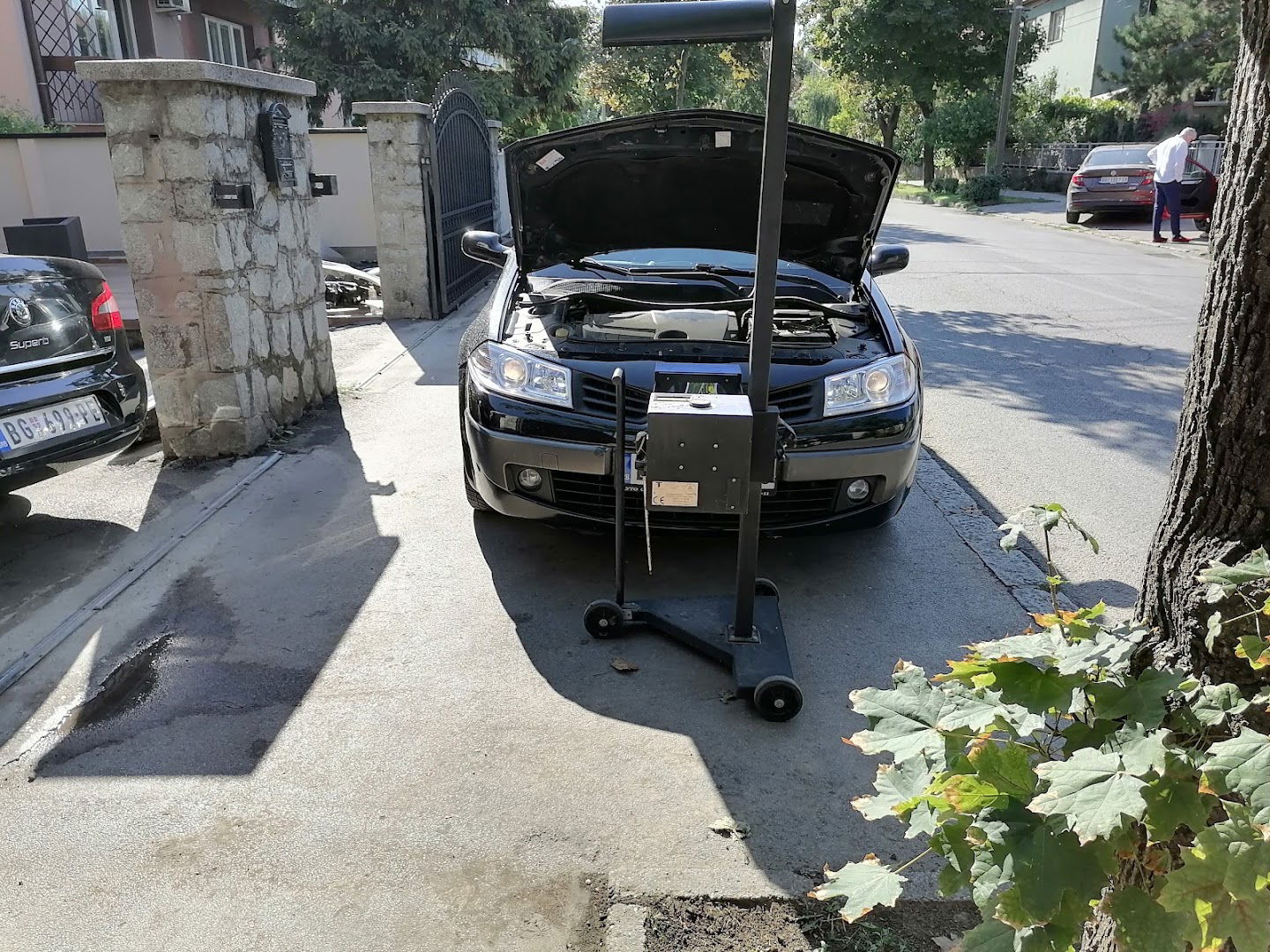 Servis farova i branika MICA