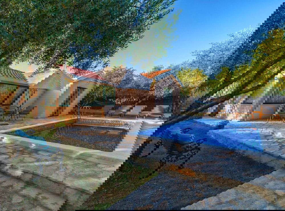 Hidden Gem Holiday Home With Pool in Kastel Stafilic