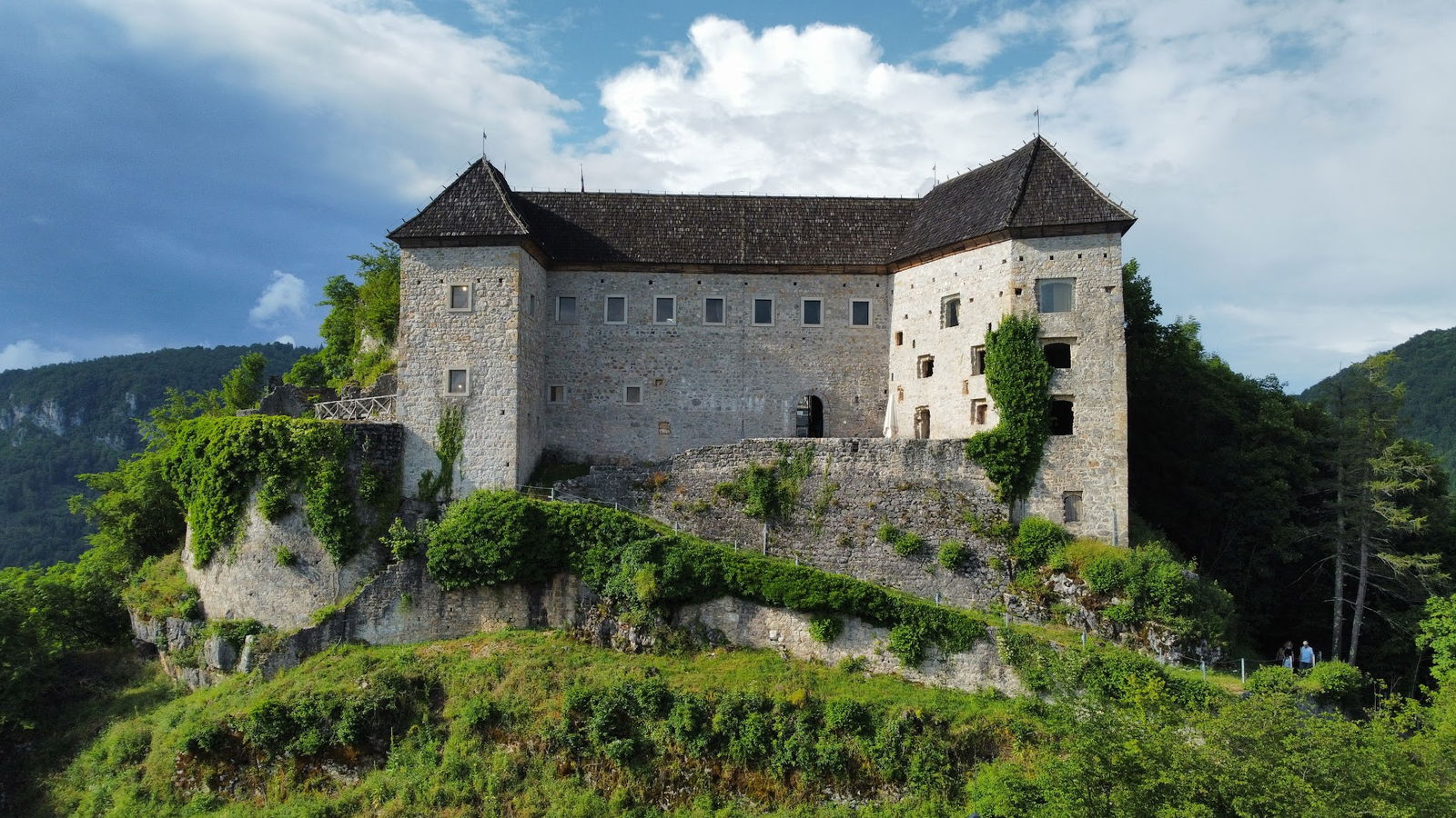 Kostel Castle