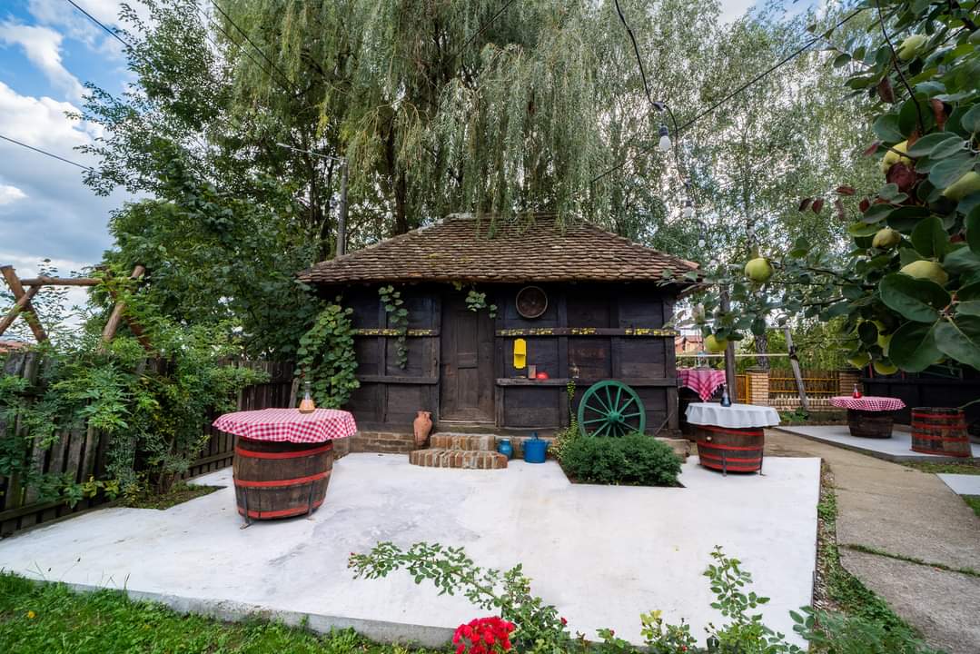 Lepina Avlija - etno kuca