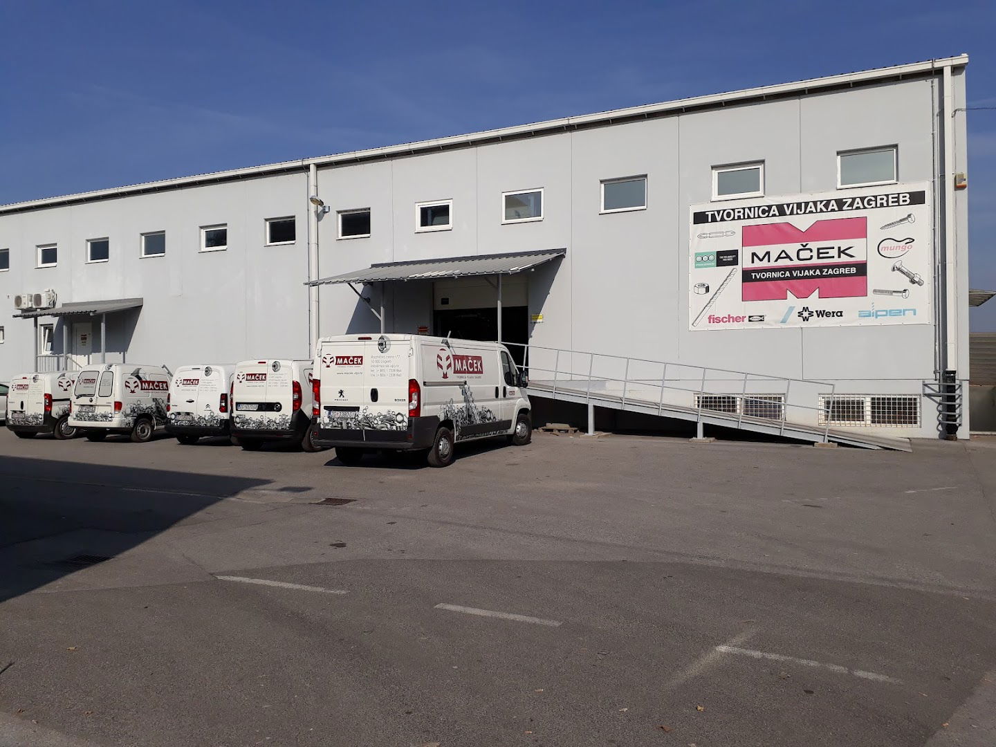 Maček - Tvornica vijaka