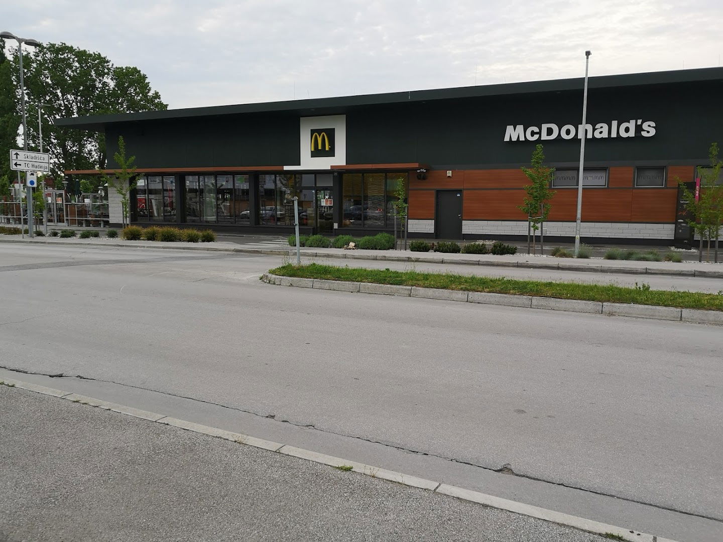 Parkirišče Mc Donald s