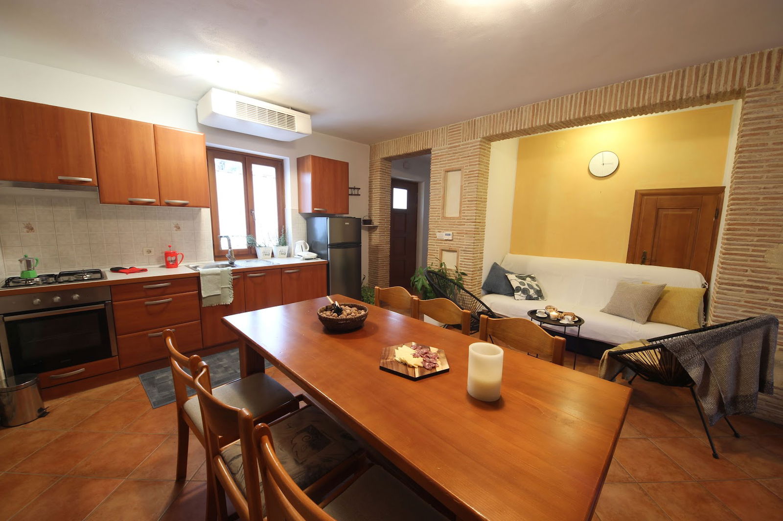 Apartment Parenzana, kućica u nizu sa zelenom okućnicom