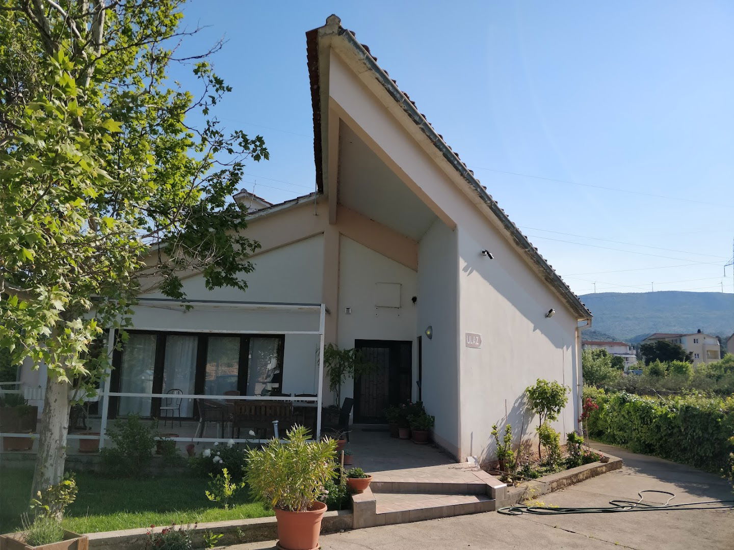 ROBE I MIMA J.D.O.O.