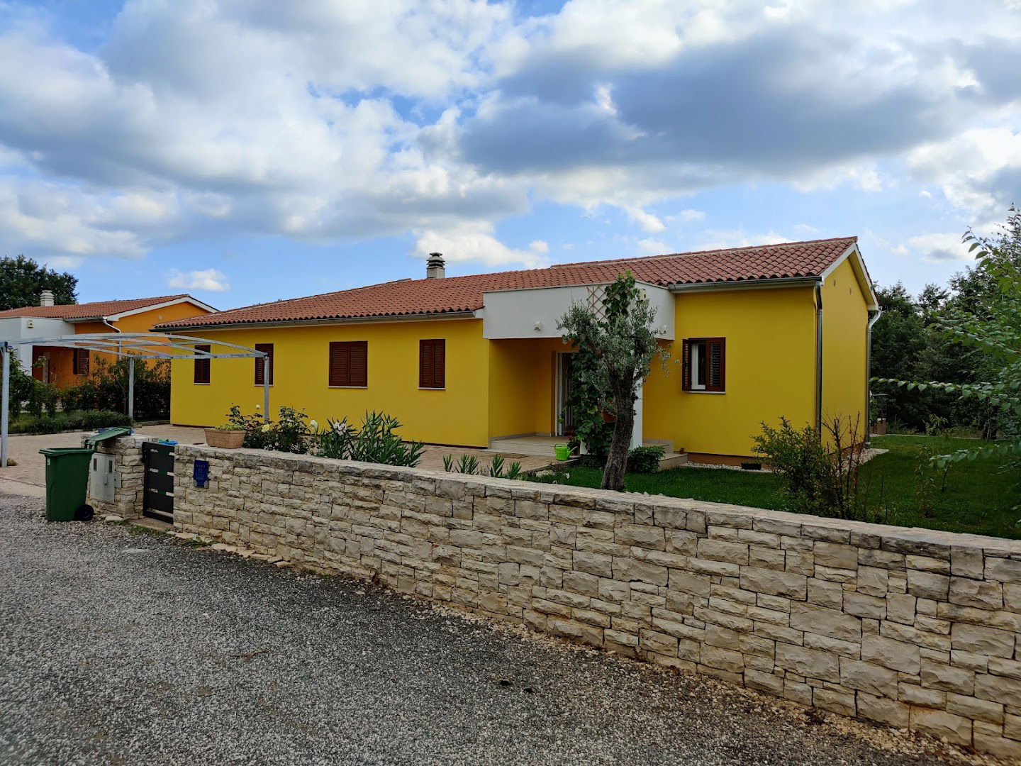 Villa Limone, Šikuti