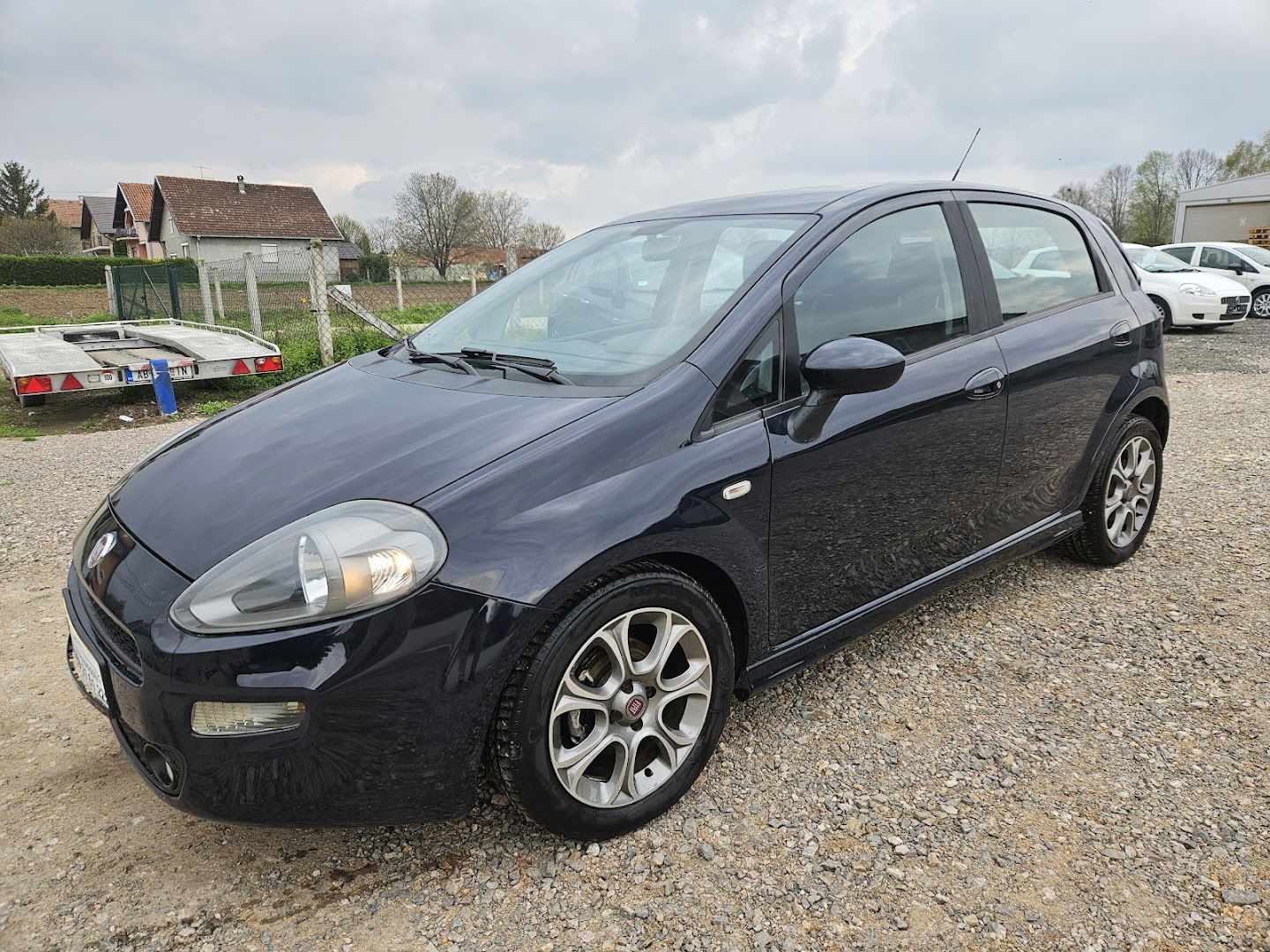 Rent a car & trailer - INCars Indjija