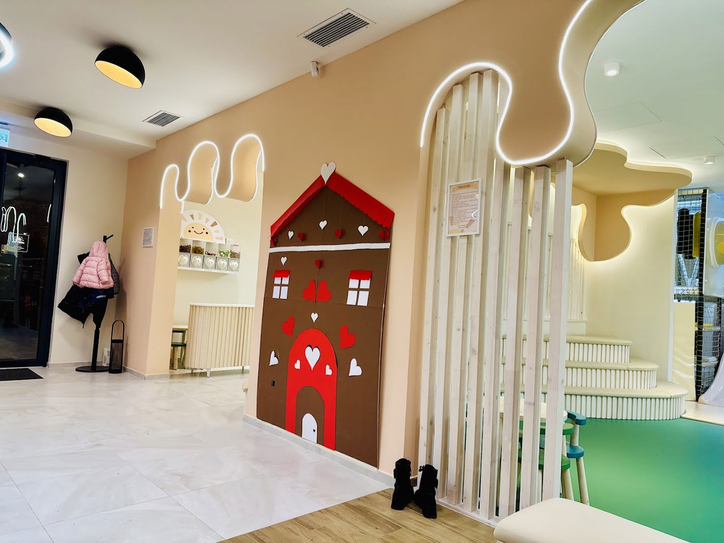 Sunny Day-Cafe & Play