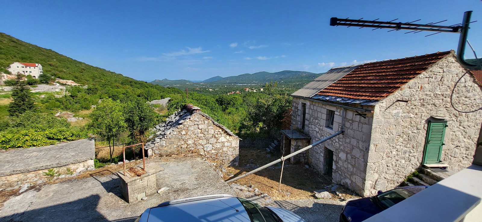 Rustic Stone House Bajeli