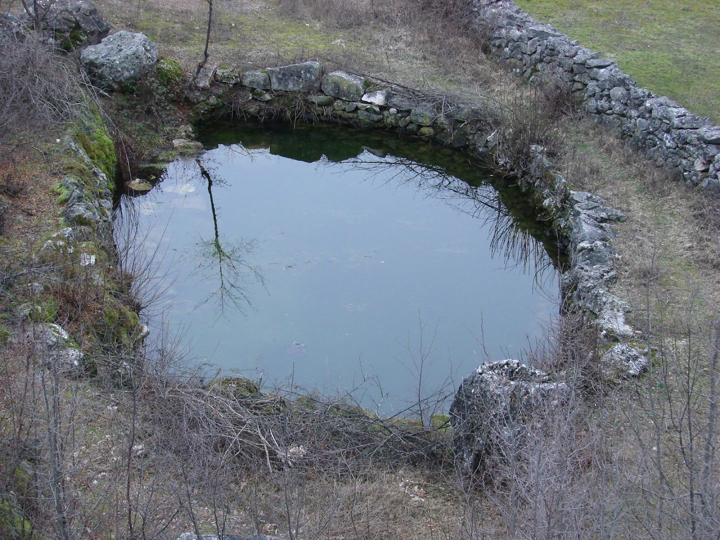 "Lokve" na početku sela po kojima je prema predaji selo dobilo ime Crne Lokve