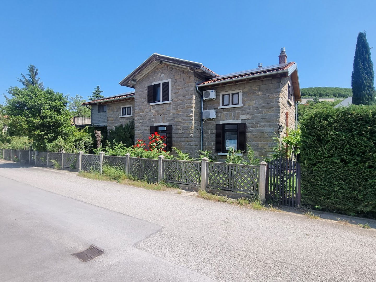 Postaja Dekani-Ex Stazione ferroviaria di Decani