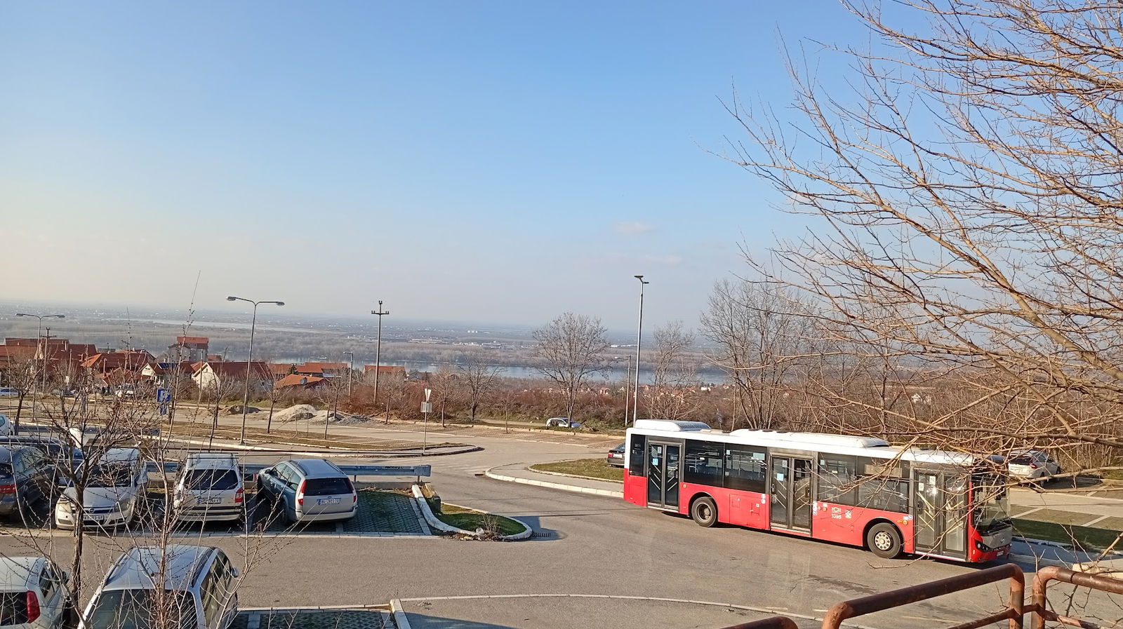 Окретница аутобуса "Лешће" - гробље