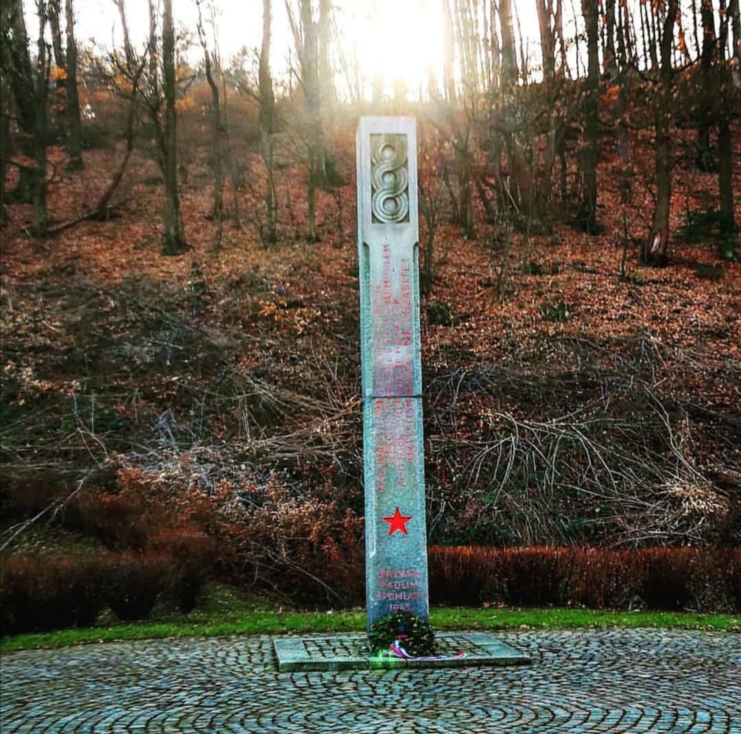 Monument/Spomenik NOB Pod Ledino