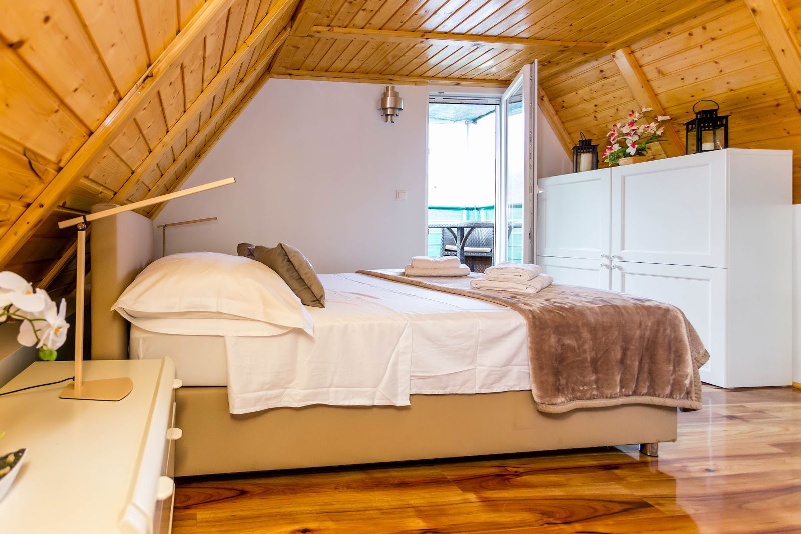 Holiday House Antique