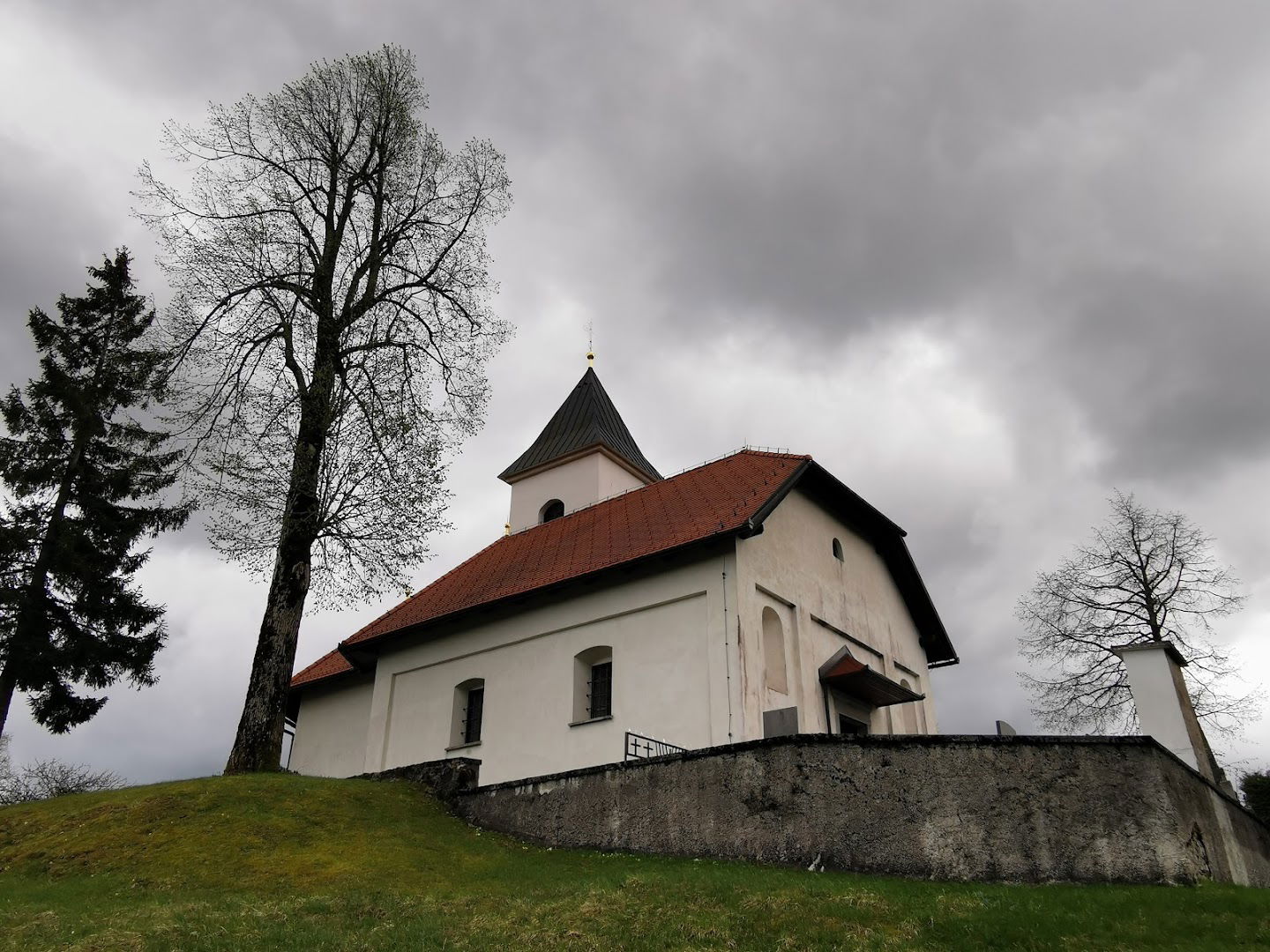 Cerkev sv. Ožbolta in Marije Snežne na Lužarjih