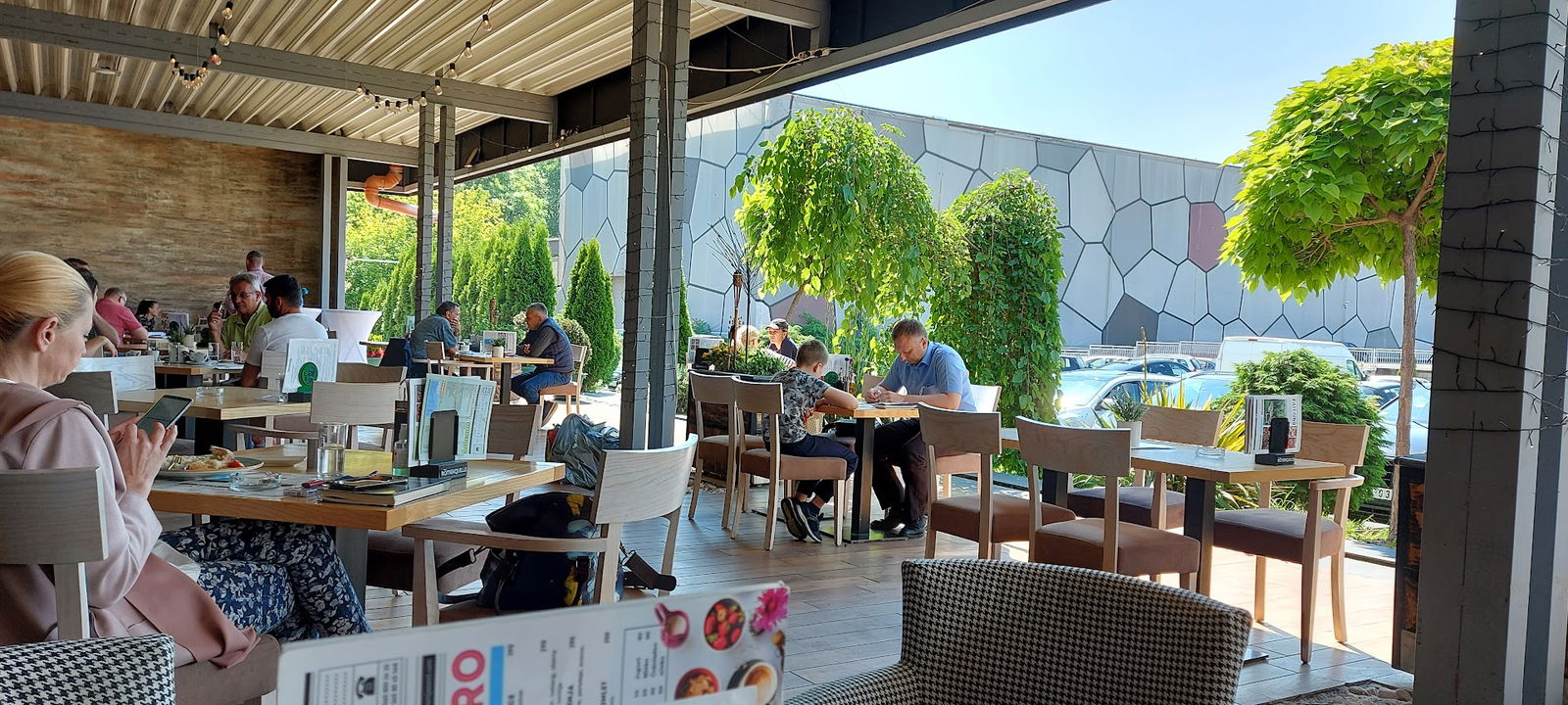 Moment Cafe Restaurant