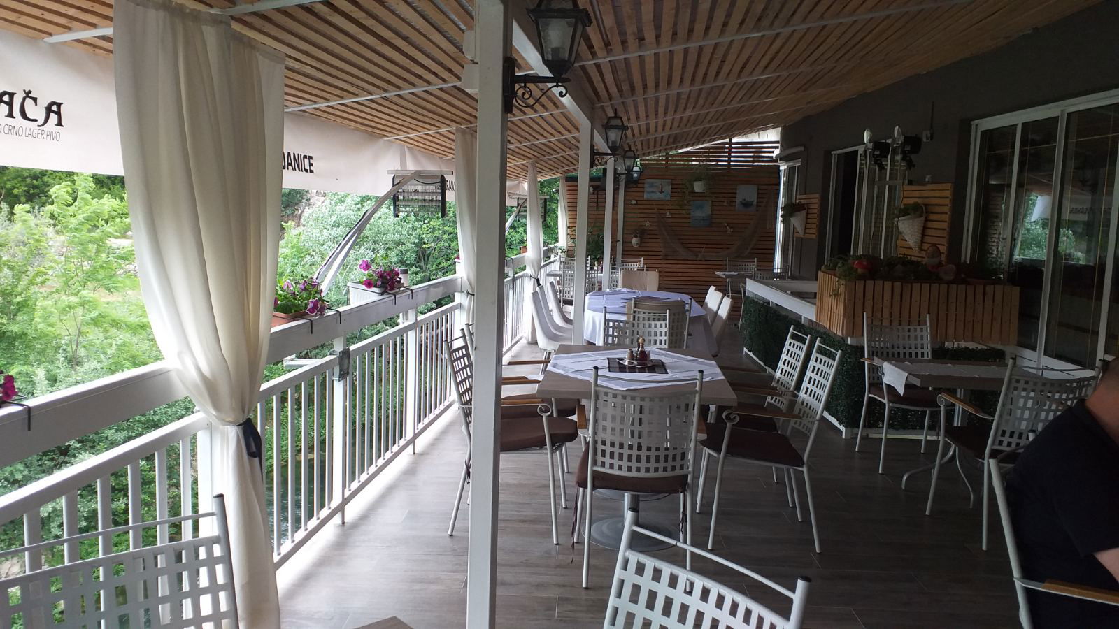 Restoran Danice, Gadže...