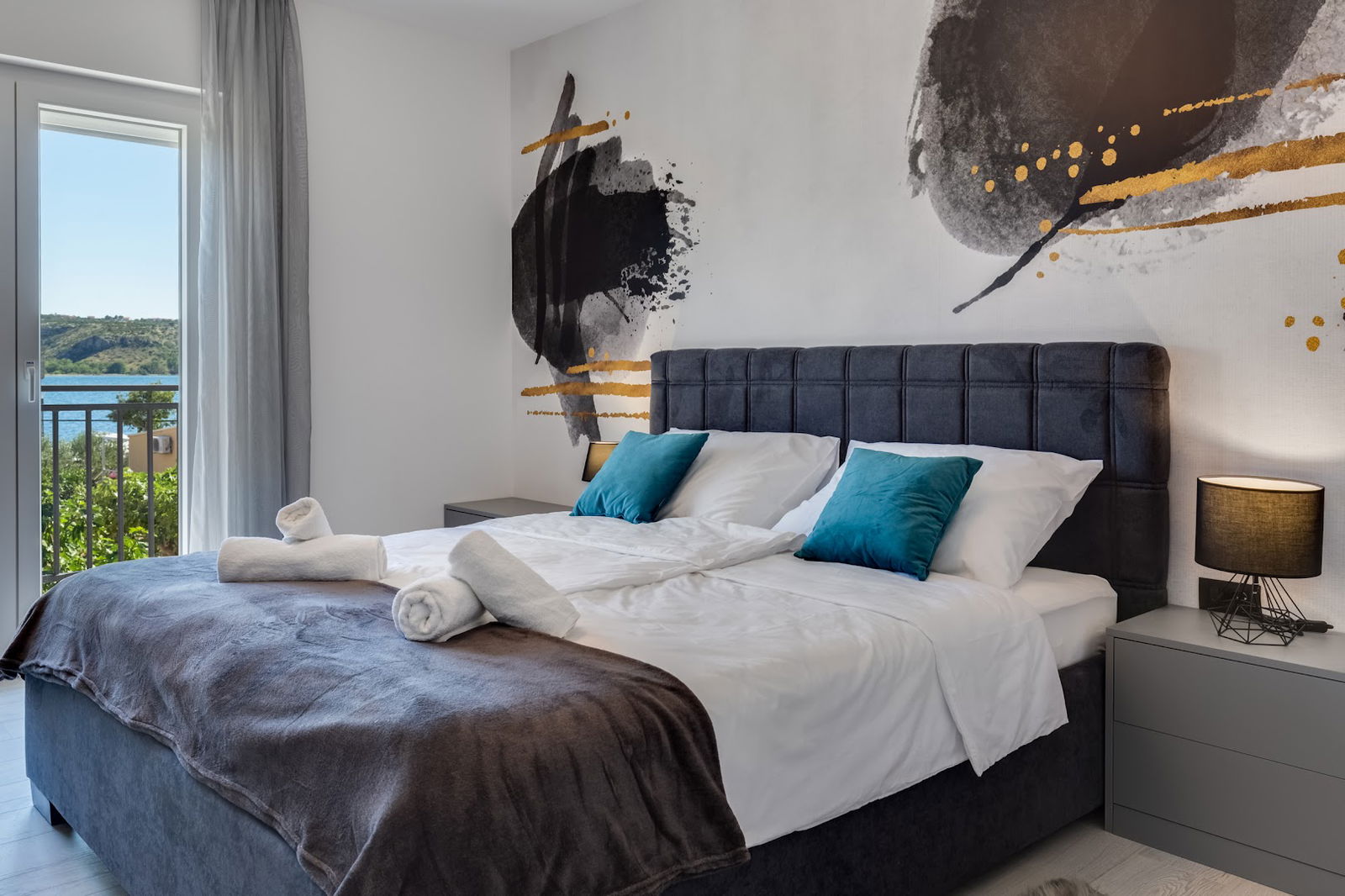 Apartment By The Sea