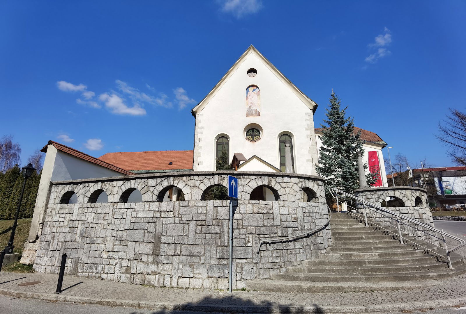 Kapucinski samostan Škofja Loka in knjižnica