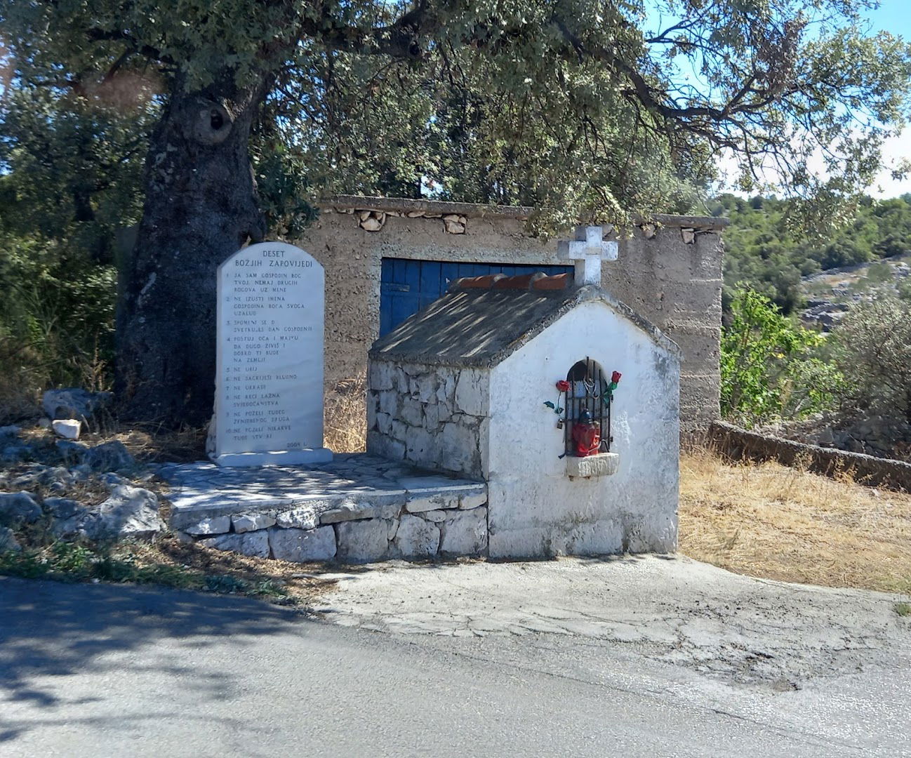 Kapelica i Deset Božjih zapovijedi