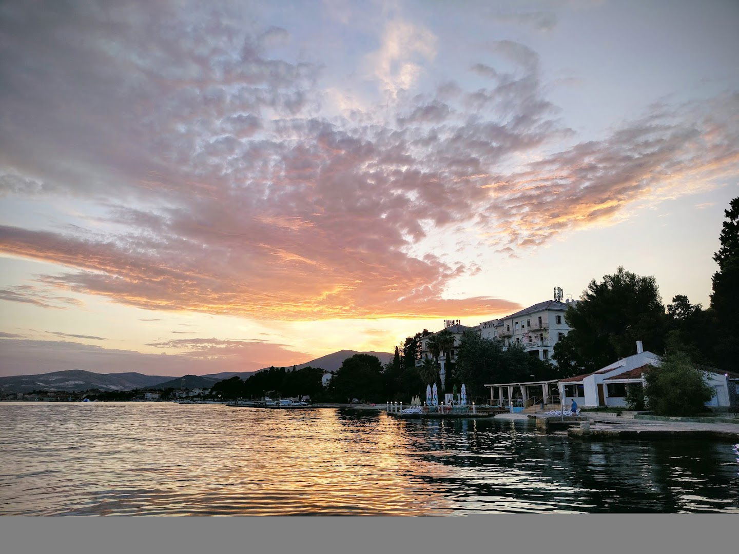 Beach Bar & Club Voulez-Vous