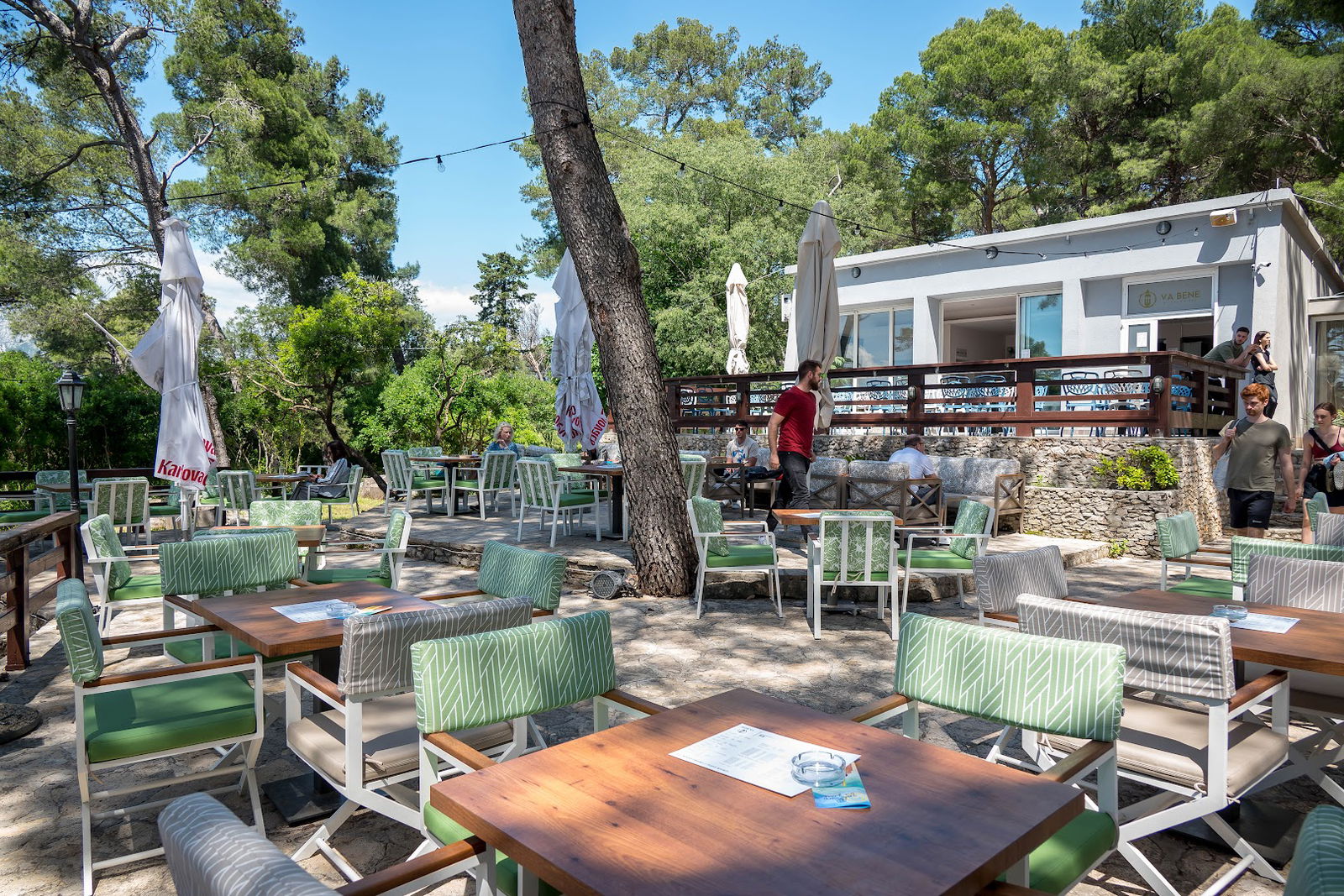 Benessi - beach lounge & bar