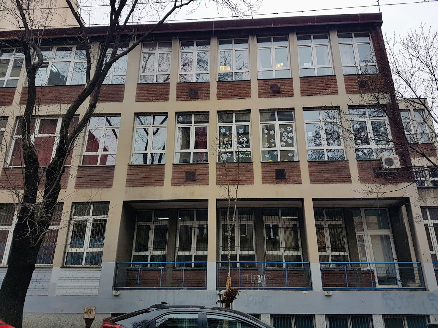 Vladislav Ribnikar School
