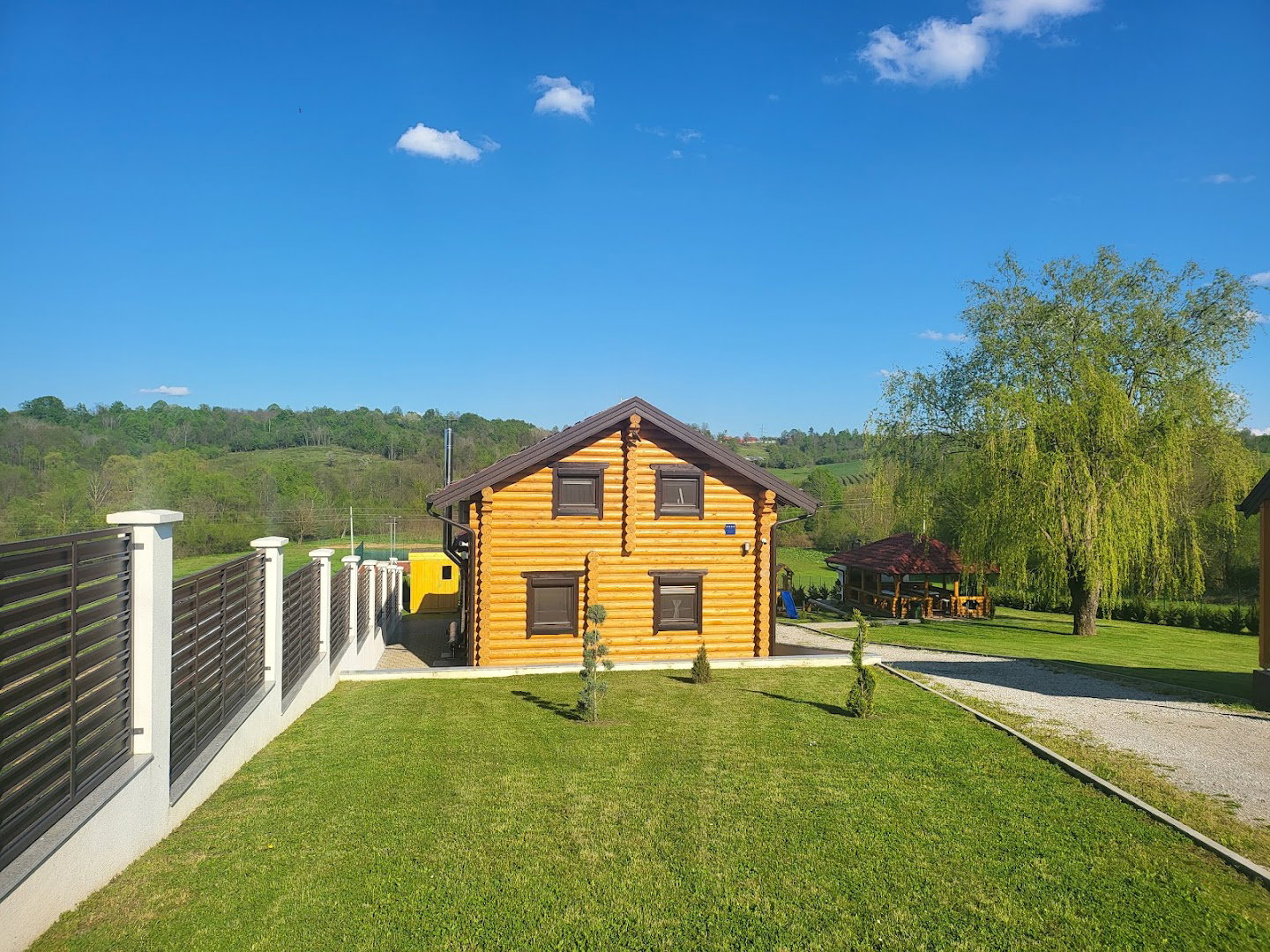 Drvena kuća Babylonica