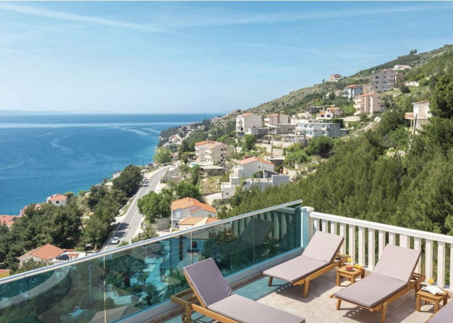 Sunny Hill Apartments with rooftop pool