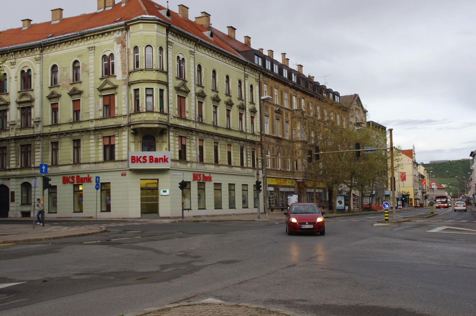 Bks bank Ag, bančna podružnica