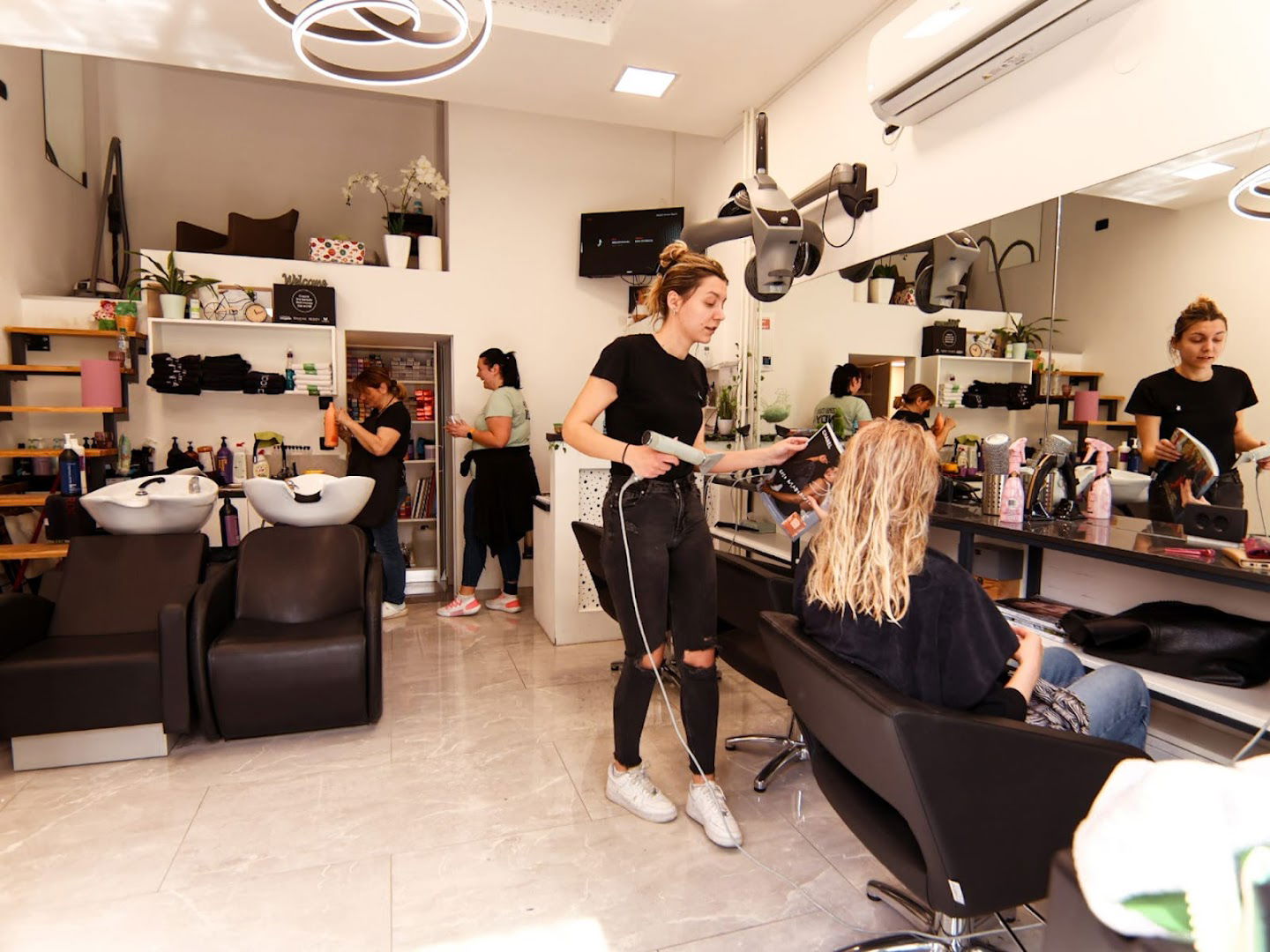 Hairdressing Salon - Indy