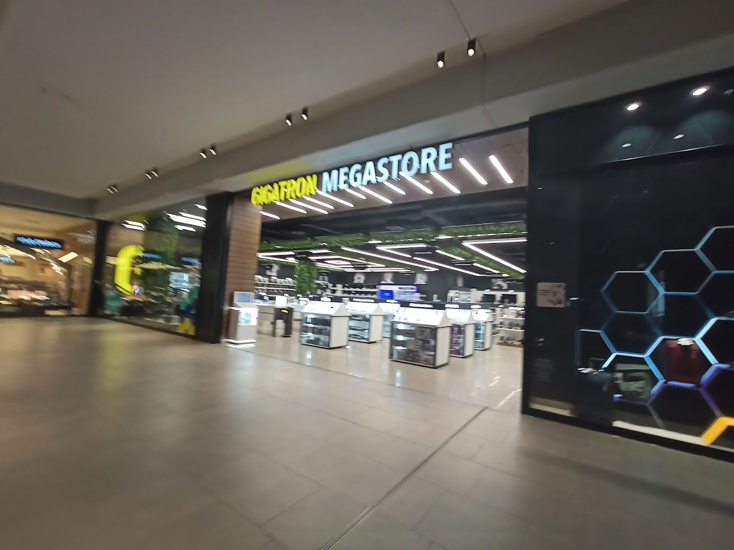Gigatron MEGASTORE G63 - BW Galerija