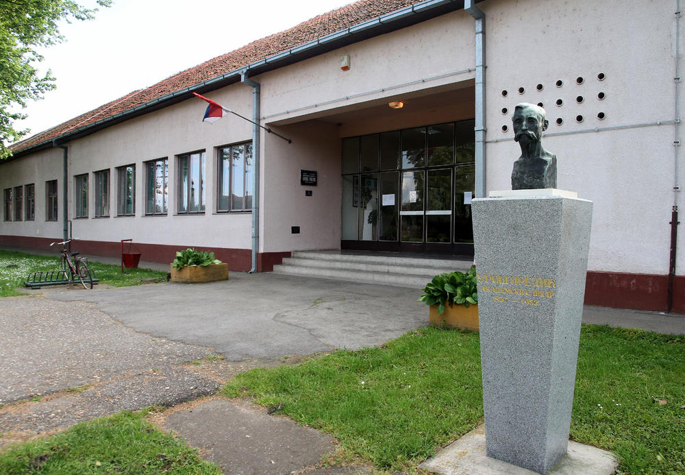 Osnovna škola „Uroš Predić”