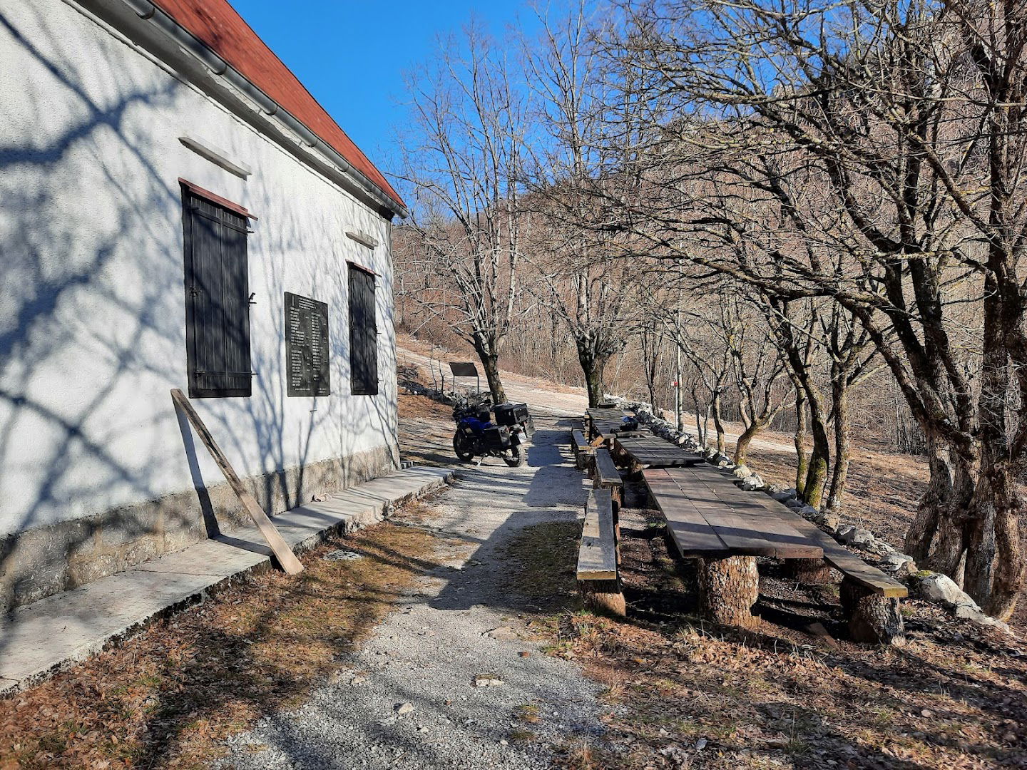 Planinarski dom Ravni dabar