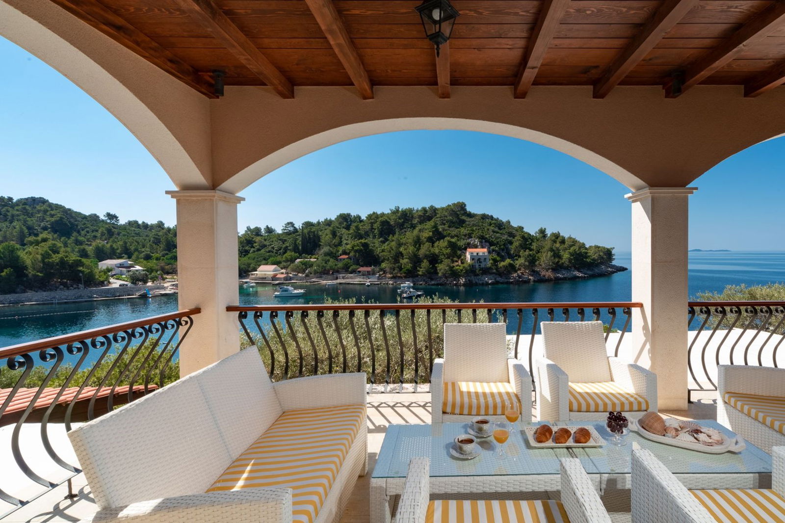 Luxury Villa Korcula Magnificent with pool, Jacuzzi, sauna at the beach – Korcula – Grscica